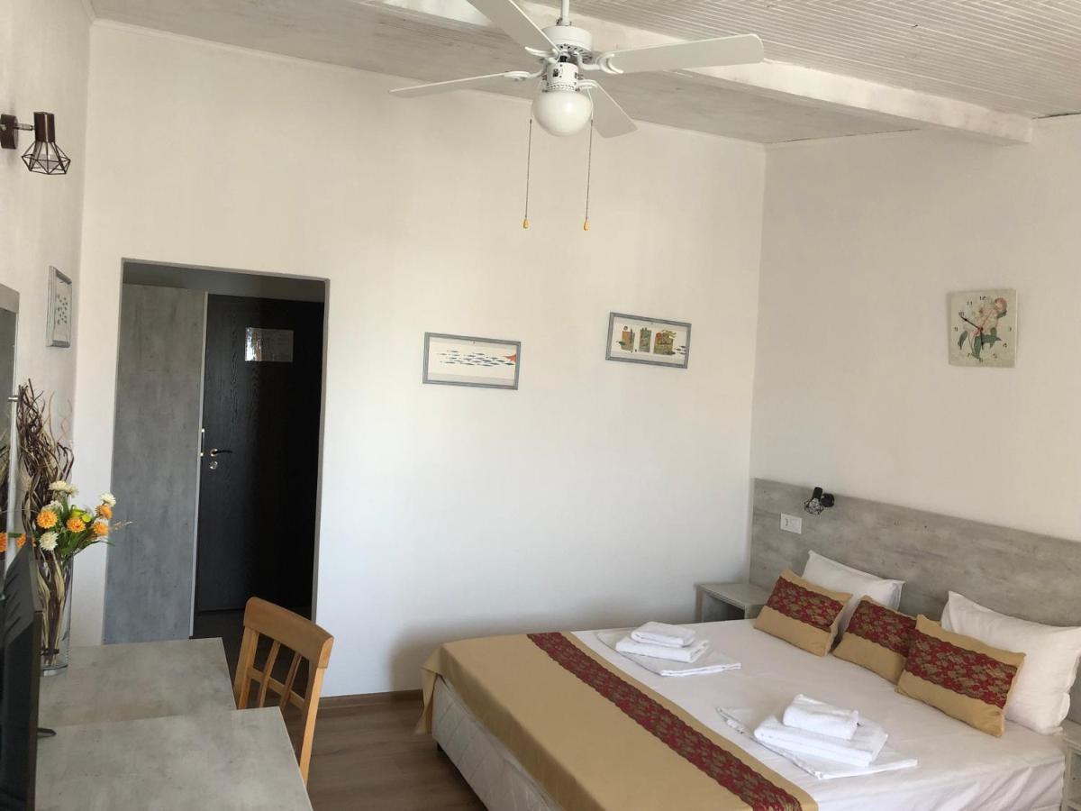 Guest Rooms Southern Nights Varvara  Exteriér fotografie